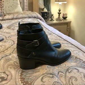 💙SALE 💙F21 Black Booties